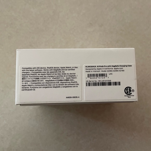 Apple Airpods Pro (1st Gen) w/ MagSafe & Spring Teal heyday Silicone Case - Picture 4 of 13